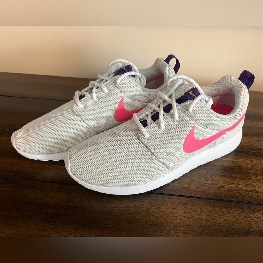NEVER WORN! Woman’s Nike tennis shoes